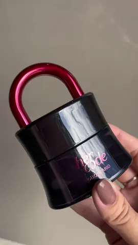 Fragrância sensual que combina o código secreto com o instigante chocolate noir em uma explosão de sensações. #hercoudeclimax #oboticariooficial #tiktok #tiktoknews 