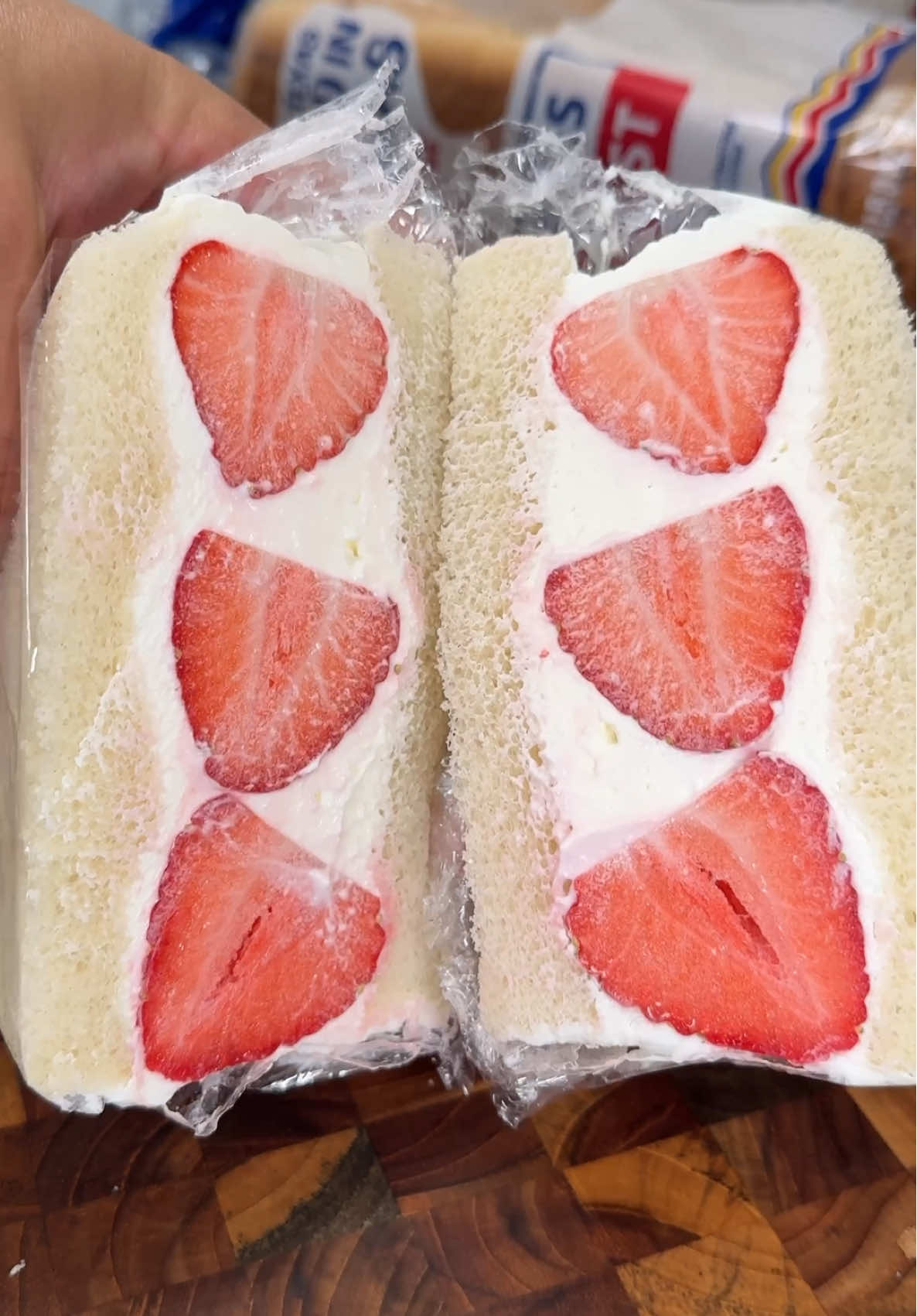 Japanese Strawberry Sando 🍓 #satisfying #tiktokfood #Recipe