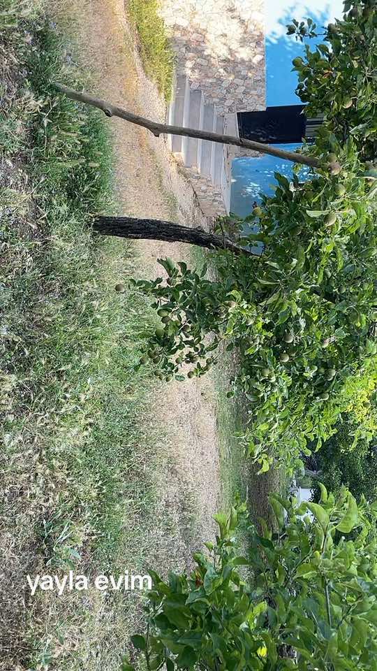 namuslu ayağına yatıp namusluyum diye gezmenize gerek yok sizin karakterimiz  2 saatlik  sonra karakteriniz belli eder bize namuslu olanlar başkasının bir koynunda namaz kılarlar....