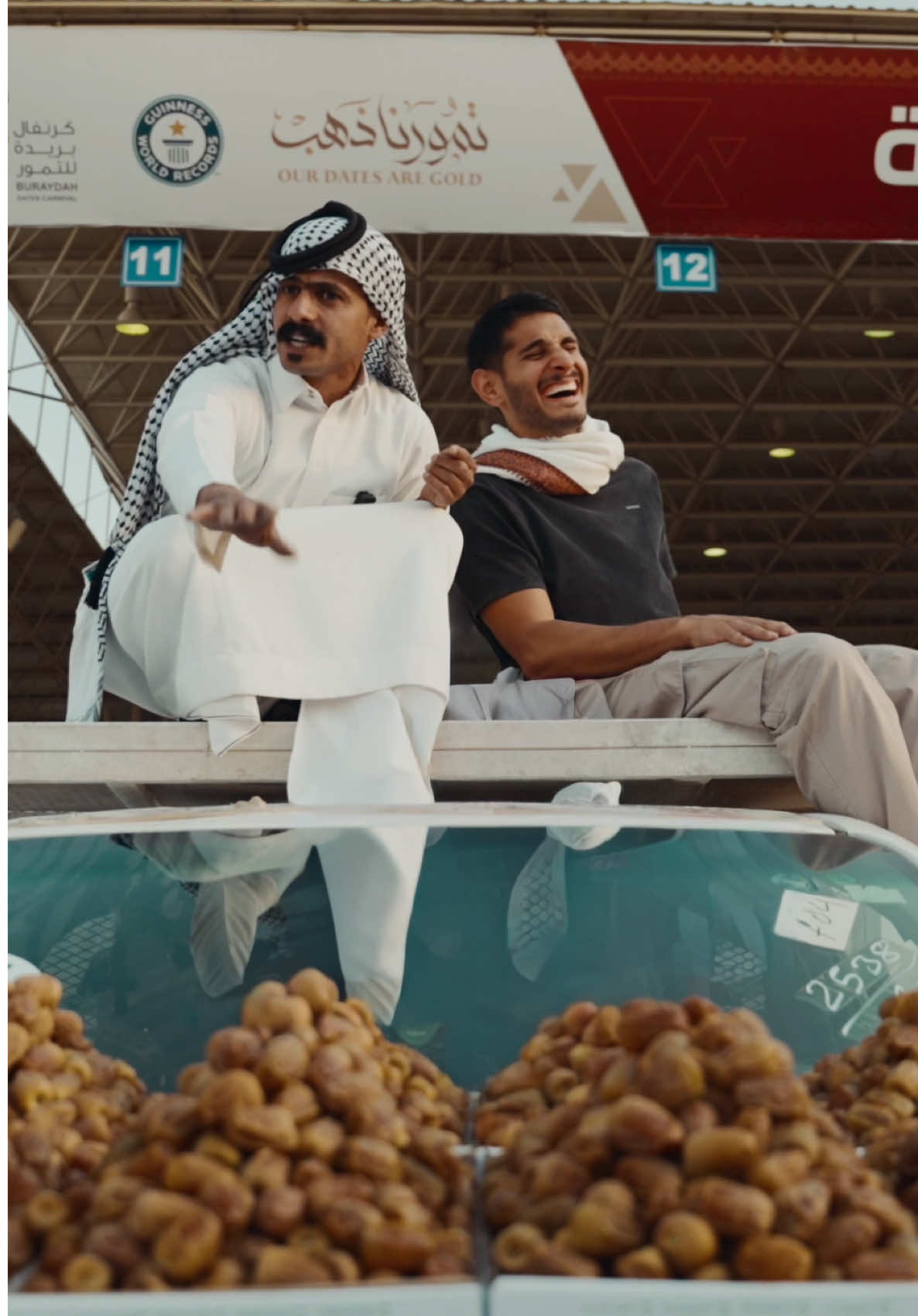 بياع التمور الأمريكي 🌴🇸🇦 #القصيم #السعودية #سوق_التمور #بريدة #كرنفال_بريدة_للتمور 