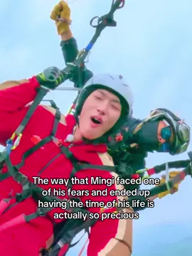 and the Minnie and Mickey mouse knee pads make him even more endearing 😭 #mingi #ateez #atiny #foryou #ateelvr 