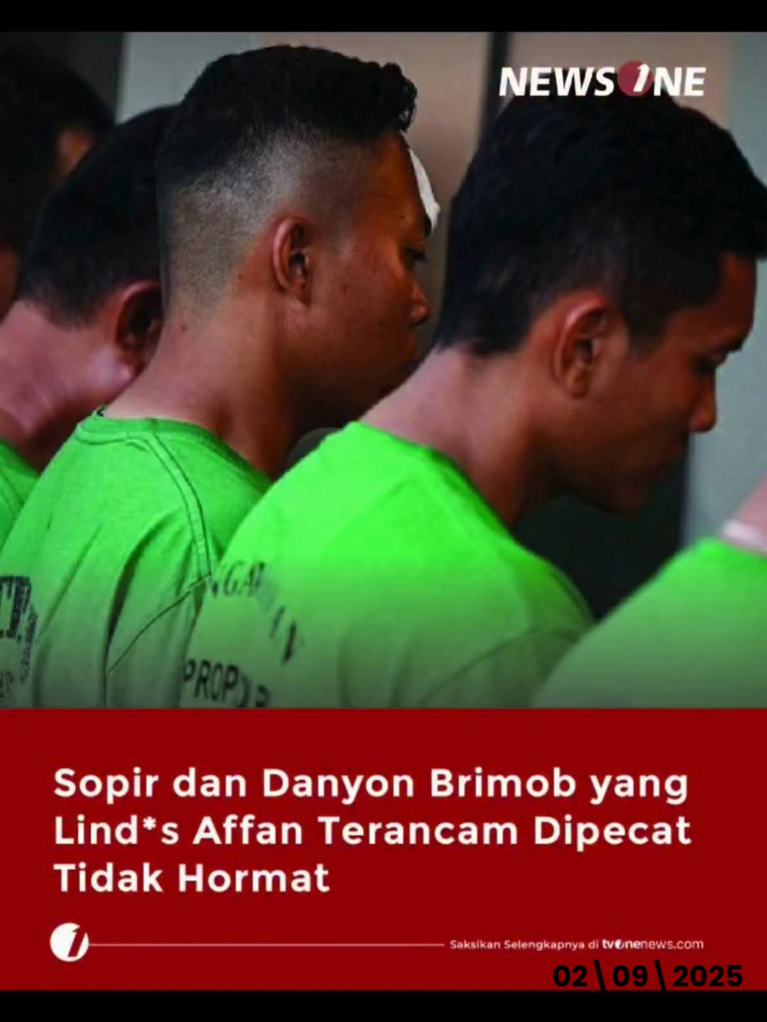 Komandan Batalyon Resimen IV Brimob Polri Kompol Cosmas Kaju Gae dan Bripka Rohmat selaku pengemudi mobil rantis Brimob yang melindas Affan Kurniawan terancam dipecat atau pemberhentian tidak dengan hormat (PTDH). Hal itu diungkap Kepala Biro Pertanggungjawaban Profesi (Karowabprof) DivPropam Polri... #beritahariini #brimob #kapolri #dipecat