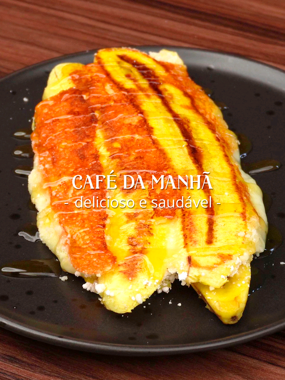 CAFÉ DA MANHÃ Banana-da-terra com tapioca deliciosa e saudável.  Ingredientes: • 2 bananas-da-terra • 3 fatias de muçarela light • 3 colheres de sopa de tapioca • Mel a gosto #receita #receitasimples #receitafácil #receitasaudável