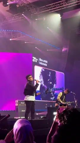 Sesungguhnya ku tak rela jika kau tetap bersama dirinya .. #fancam #kerispatih #samysimorangkir #ibox20thanniversary #kejujuranhati 
