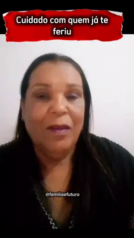@familiaefuturo 📢 Atenção! Quem te feriu uma vez, pode te ferir quantas vezes tiver oportunidade, então cuidado. E você já foi ferido por alguém? Deixa aqui nos comentários 👇 🌹 curta e compartilhe 👍 ♥️ siga  #cuidado#oportunidade #familia #futuro 