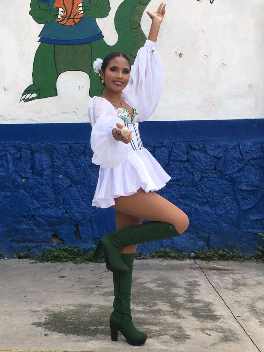 #teinvitoabailar💃🎶#cachiporristassv 🇸🇻#preciosa 🤩#cocodrilosmarchingbandcomb 🐊💚@𝓕𝓵𝓸𝓻𝓮𝓼.🐙 