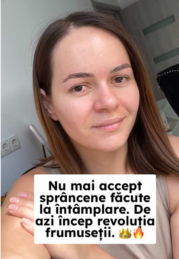 Nu mai accept sprâncene făcute la întâmplare. De azi încep revoluția frumuseții 👑🔥 De azi începe călătoria mea spre a deveni cea mai căutată brow artist din zona mea. 👑 Nu vreau să ofer doar un simplu pensat. Vreau ca fiecare clientă să simtă că timpul petrecut pe scaunul meu = un moment de răsfăț și relaxare. 💆‍♀️✨ De aceea chiar și la un pensat simplu vei primi o experiență completă – de la conturul perfect până la o un moment de răsfăț. 🪄💖 Până la finalul acestui an, îmi propun să dovedesc că detaliile fac diferența. Rămâi cu mine să vezi cum transform fiecare sprânceană. 🫶