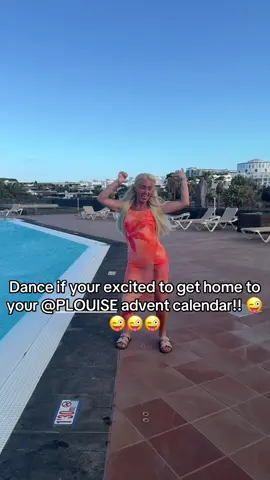 Dance if your excited to get home to your @PLOUISE advent 💁‍♀️💁‍♀️💁‍♀️ #plouise #plouisemakeup #plouiseadventcalendar 