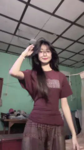 သူပြောတာတော့ဂိုးဖမ်းသမား​လေးဆိုလား ဘောလုံးသမားလေးဆိုလားပဲ🫩