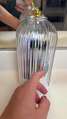 Organizador de plástico para brochas de maquillaje y cepillos de dientes súper lindo y práctico 🤩✨ #tiktokshoplabordaysale #CleanTok #toothbrushorganizer #makeupbrushes #bathroomorganization 