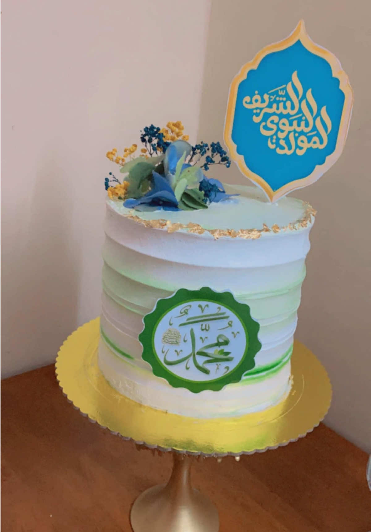 عروض على قوالب كيك المولد النبوي الشريف ❤️🎂.  الحجز مفتوح لأستقبال طلباتكم بهذه المناسبة المُباركة ذووق مميز والنكهة الي تعجبكم 🤍🥳.  #كيكة #كيك #المولدالنبوي #المولد_النبوي_الشريف_صلوا_على_النبي  #كيك_مناسبات #كيكة_شوكولاتة #احتفال #مناسبات #عزائم #ختان #عيد_ميلاد #خطوبة #مهر #دعم #متابعين #متابعة #ريلز #لايك #لايكات #توزيعات #حلويات #اكسبلور #اكسبلورexplore #اكسبلوررر #مالي_خلق_احط_هاشتاقات #ترند #بغداد #الاعظمية #الشعب_الصيني_ماله_حل😂😂 #الرصافة #capcut  #fyp #مشاهير_تيك_توك 