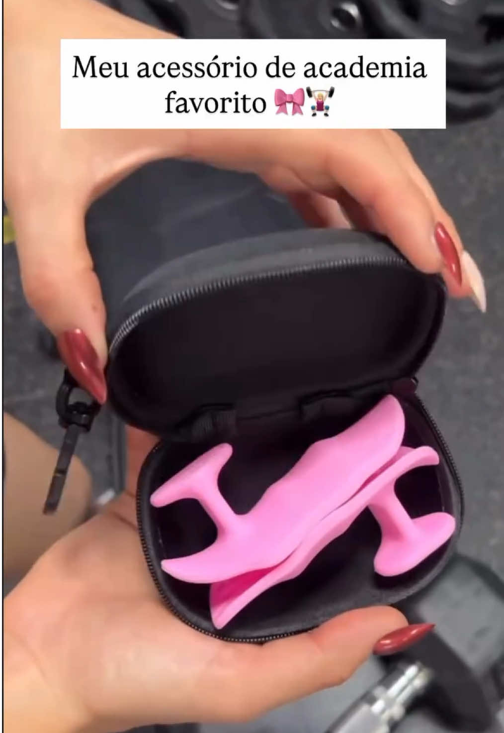 🔥 O acessório que faltava no seu treino! Chega de perder pegada ou machucar as mãos na academia – essa luva Max Grip é prática, antiderrapante e garante firmeza máxima nos exercícios. ✔️ Super confortável e resistente 🏋️‍♂️ ✔️ Pegada firme sem escorregar ✔️ Protege contra calos e machucados ✔️ Disponível em várias cores ✔️ 51% OFF só hoje 👉 Se treina pesado, precisa dessa aqui! #AchadinhosShopee #AchadosDeAcademia #ShopeeAchados #FitnessLife #Musculação 