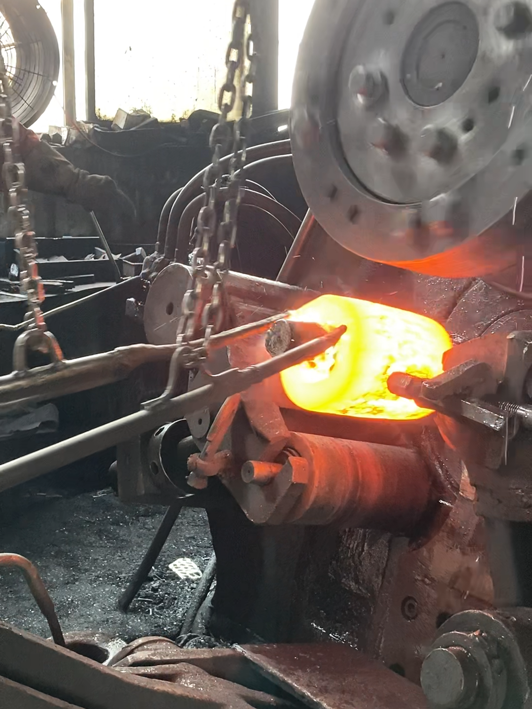 Inside the factory Forging Bearings – Factory Process That’s Satisfying  #process #machine #forging