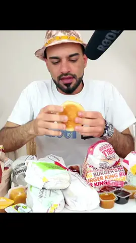 سوي تاك لصديقك وكله شوكت تعزمني 😂🤤🍔#شعب_الصيني_ماله_حل😂😂 #اكلات_شعبية #تسليك #اكل #مشاهدات 