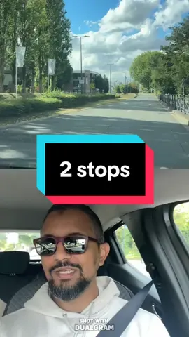 Cette faute éliminatoire est encore trop récurrente à mon goût… ici il faut marquer l’arrêt aux deux stops… #permisdeconduire #codedelaroute #autoecole 
