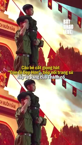 Chỉ vỏn vẹn hai câu hát, nhưng đã khắc sâu vào tim ta cả một trường kỳ kháng chiến hào hùng, nơi ông cha đã đổi máu xương lấy tự do cho Tổ quốc 🫡🇻🇳 #ConGiDepHon #MuaDo #NguyenHung #TikTokGiaiTri #NhacHayMoiNgay