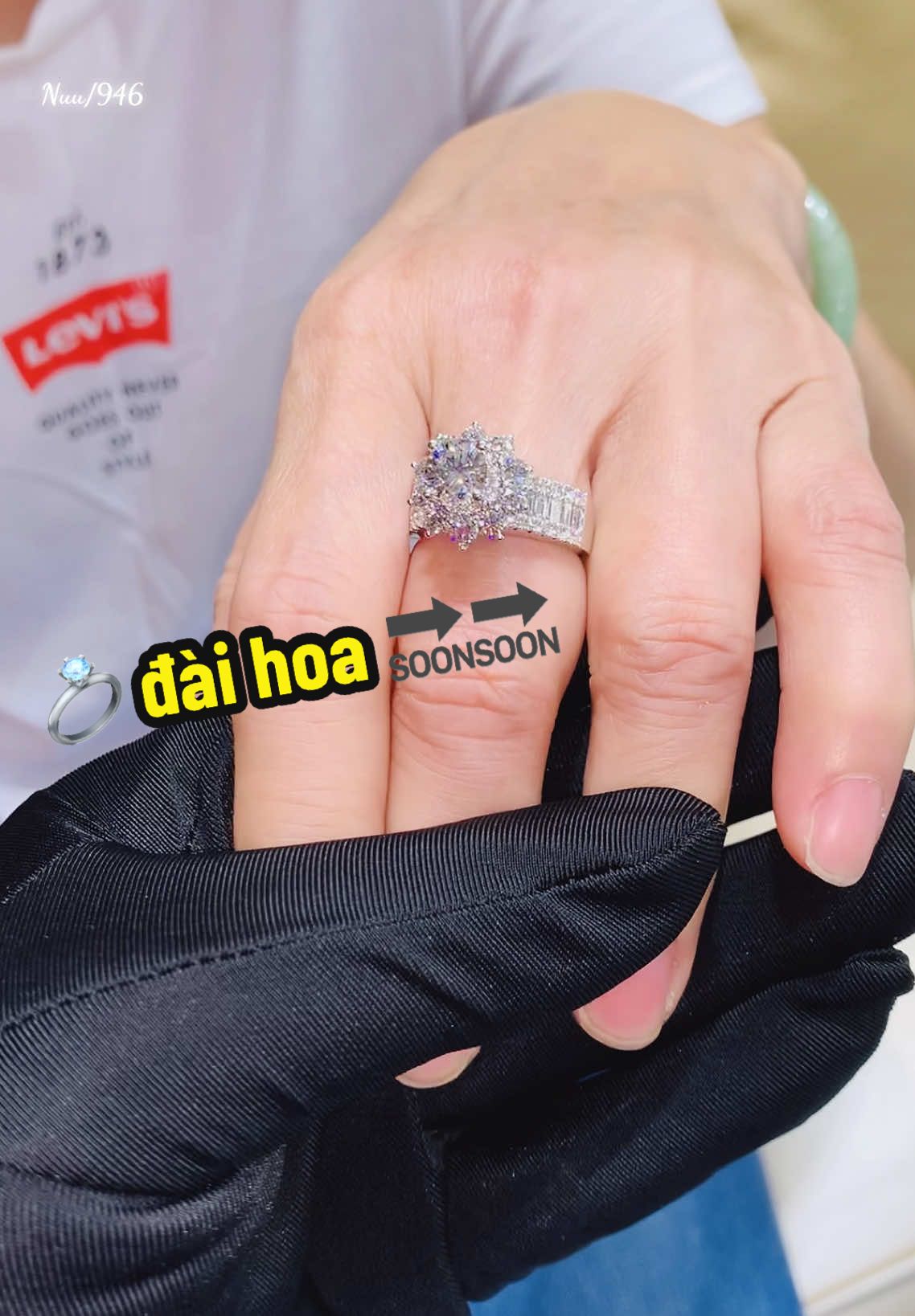 Nhẫn nữ đài hoa tôn viên chủ cực kỳ lung linh lấp lánh tại #TamLuxury #tamluxurydiamondjewelry #nhannu #kimcuong 
