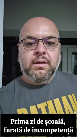 În România, copiii care ar trebui să înceapă clasa pregătitoare peste 7 zile nu știu nici unde, nici cu ce învățătoare. Prima zi de școală le este furată de nepăsarea autorităților – ISJ, ministrul Daniel David, premierul Bolojan și președintele Nicușor Dan. Părinții plătesc prețul unei conduceri incompetente, care a transformat emoția începutului de drum în haos și umilință. #bobbyd #romania #romaniavanduta #romaniateiubesc #romaniataramea 