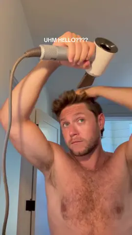 excuse me sir??? @Niall Horan (amelia is soooo lucky) #niallhoran #foryou #foryourpage #perte 