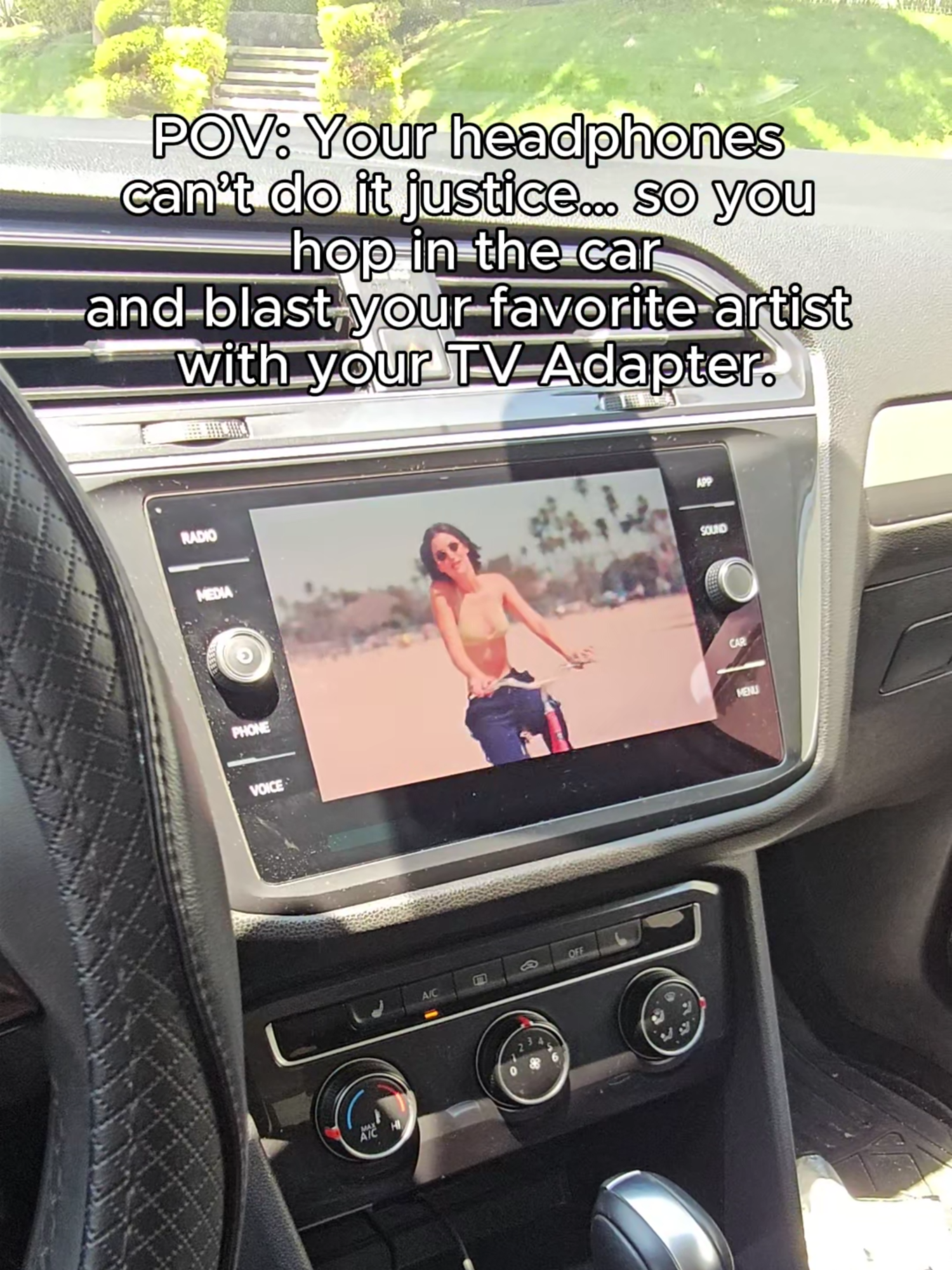 🎶🚗 Gracie Abrams’ music, my car, and the volume at 💯with my tv adapter… an experience you just can’t miss 🔥🙌 #gracieabrams #MusicVibes #iloveyouimsorry #fyp #music #autosky