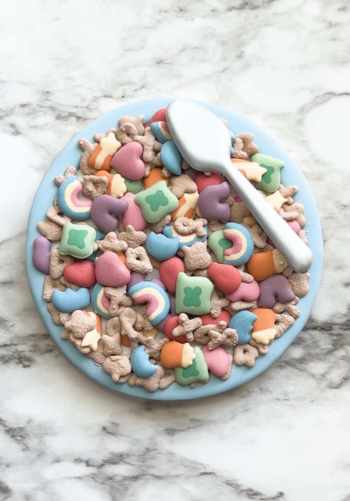 Replying to @Kinley Comment what cookie you think I should make next! 🌈🍀🍪 #cookiedecorating #satisfyingvideos #everydaycookier #luckycharms #cookieart 