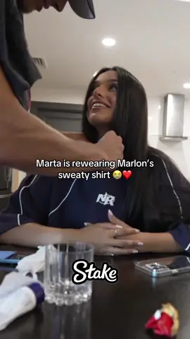 The way Marta stares at Marlon 😍