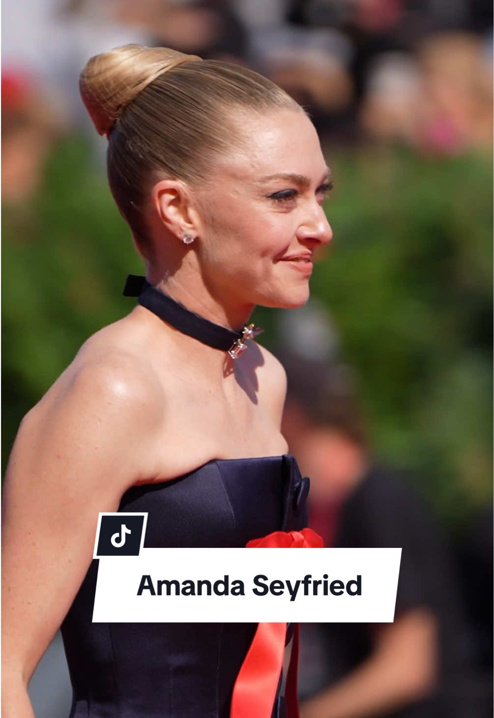#amandaseyfried at #venicefilmfestival 2025. #voguegermany #mammamia #amandaseyfriededit  (Video: Getty Images)