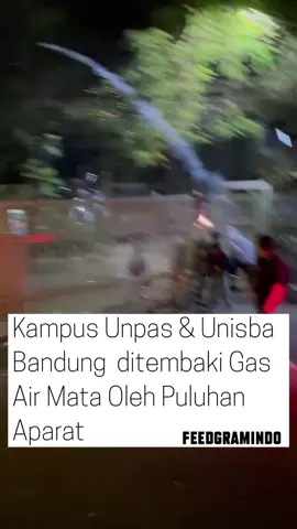Malam ini, aparat tni polri masuk ke kampus Unisba dan Unpas, Mereka menembakkan gas air mata ke dalam kampus.