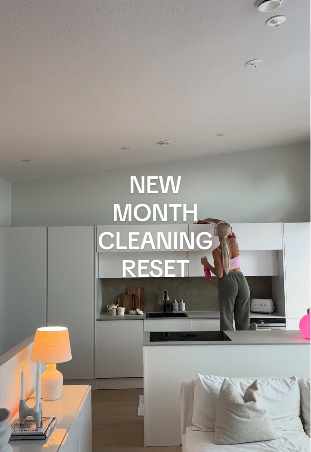 cozy new month cleaning reset 🍂🧸🍁🧦🧺🫧 happy september 1st!!!  @The Pink Stuff @SINI brand ambassador 💞 #CleanTok #cleanwithme #newmonthreset #cleaningmotivation #speedclean 