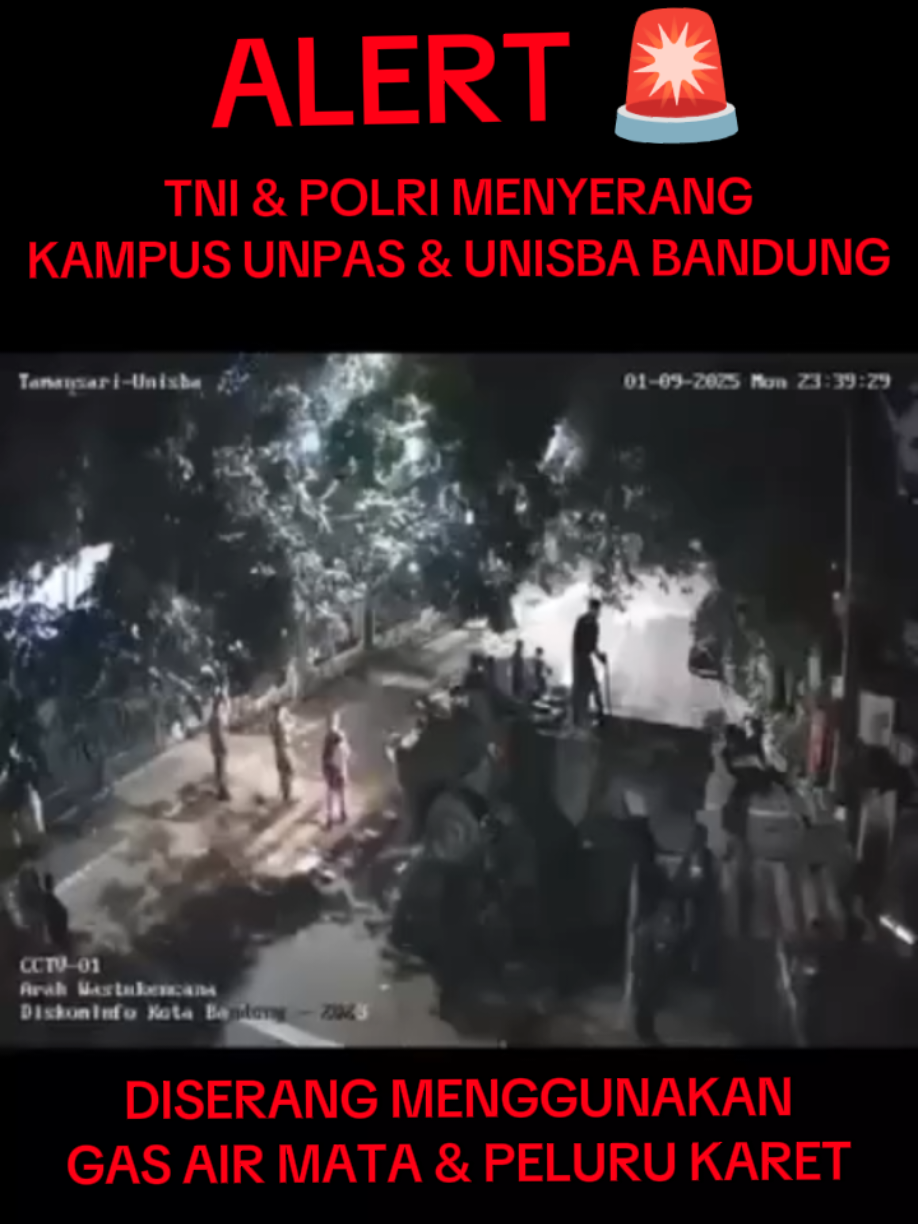TNI & POLRI TIBA-TIBA MENYERANG KAMPUS UNPAS DAN UNISBA BANDUNG, PENYERANGAN MENGGUNAKAN GAS AIR MATA & PELURU KARET!!! NEGARA APA INI COOOOKKK 🚨🚨🚨#unpas #unisba #penyerangantnipolri #fyp #foryoupage 