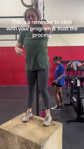I remember feeling weak with just 10 lbs… now I’m stepping up with 35s. It’s not about being the strongest, it’s about being stronger than yesterday. Keep showing up 🖤 #disciplineovermotivation #fyp #transformation #crossfit #weightloss 