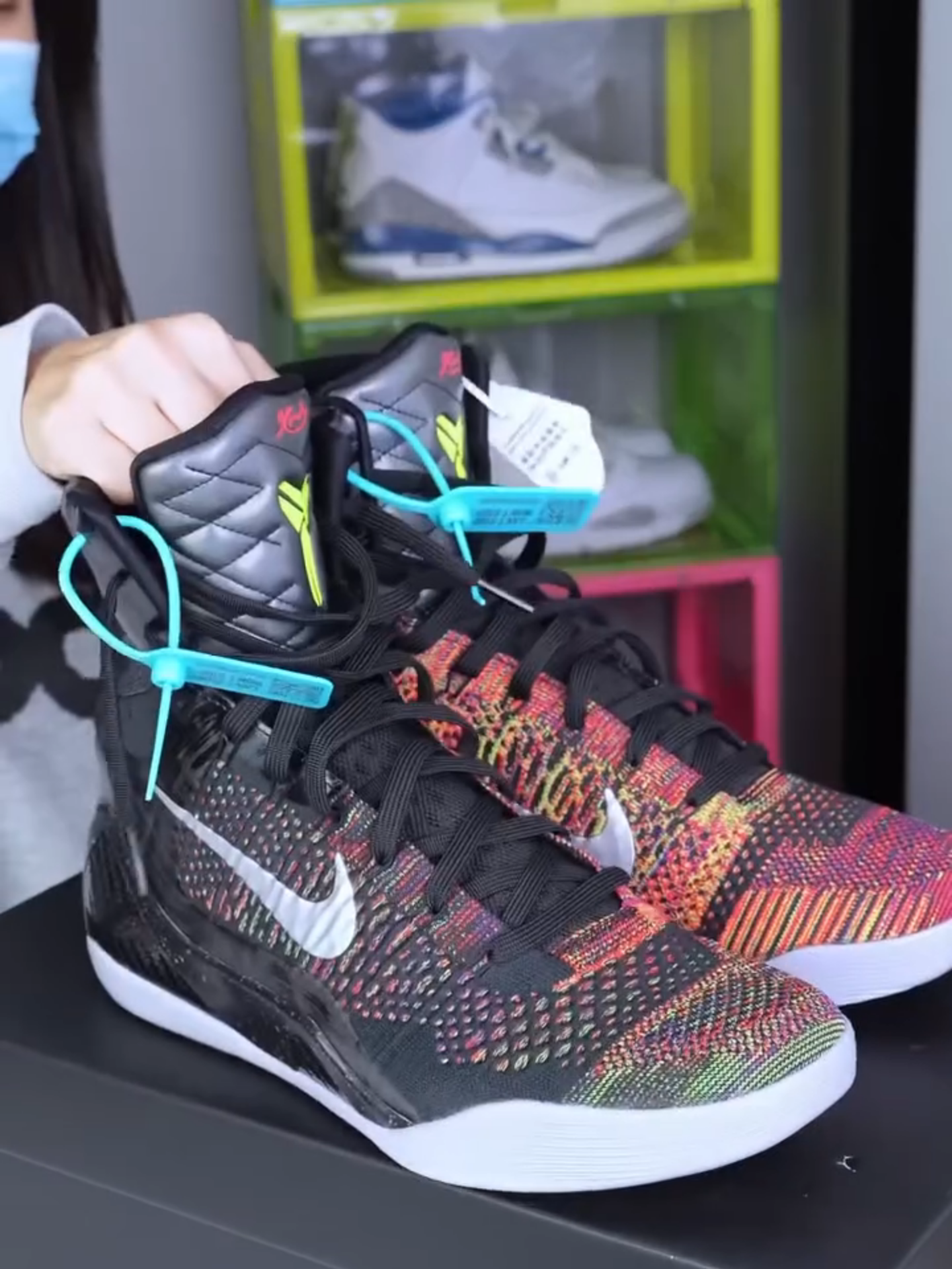 Estas são uma obra-prima  Desembalagem rápida do Nike Kobe 9 Protro 'Masterpiece' 🐍 . . #kobe9 #kobe9masterpiece #mamba #blackmamba #kobe #kobebryantt #sneakerunboxing #sneakers #sneakerhead #sneakerwall #kicks #onfeet #kickstagram #sneakeraddict #sneakercollector #kicksoftheday #nikebasketball #sneakergram #nicekicks #kicksonfire #wearyourkicks #sneakerfam #solecollector #sneakerholics #sneakerfreaker #jordanshoes #stockx #stockxconnect #stockxpartner