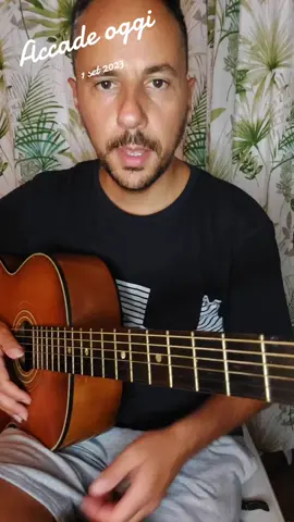 Non hai il capotasto ma vuoi suonare Wonderwall in tonalità originale? Segui questo breve tutorial per scoprire come suonare il brano per chitarra più famoso della band di Manchester capitanata dai fratelli Gallagher: gli Oasis #oasis #wonderwall #chitarra #tutorial #accadeoggi 