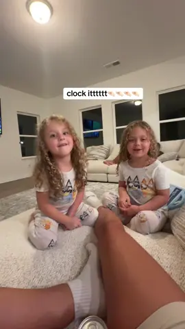 They wanted to do this trend so bad 😂😂😂 @Camrynn 🐝 #fyp #clockit #sisters #girls #trending 