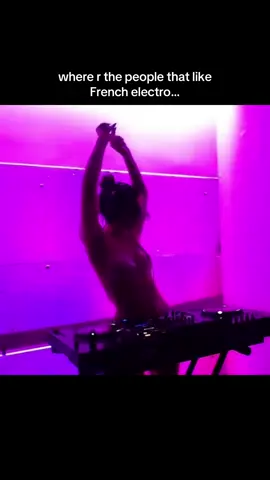 need this to blow up so we can release plz w @GregorMcMurray #electro #indisleaze 