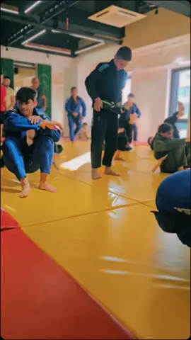 O nouă școală MatSide în județul Argeș și anume în orașul Câmplung!  Coordonată de Professor Elvis Zinculescu și instructor Popa Cristian!  @ANTRENORU' SUPĂRAT🤦💪 @Cristian #foryoupage #viral #bjj #bjjlifestyle  Ești din Câmpulung, te așteptăm la Brazilian Jiu Jitsu 