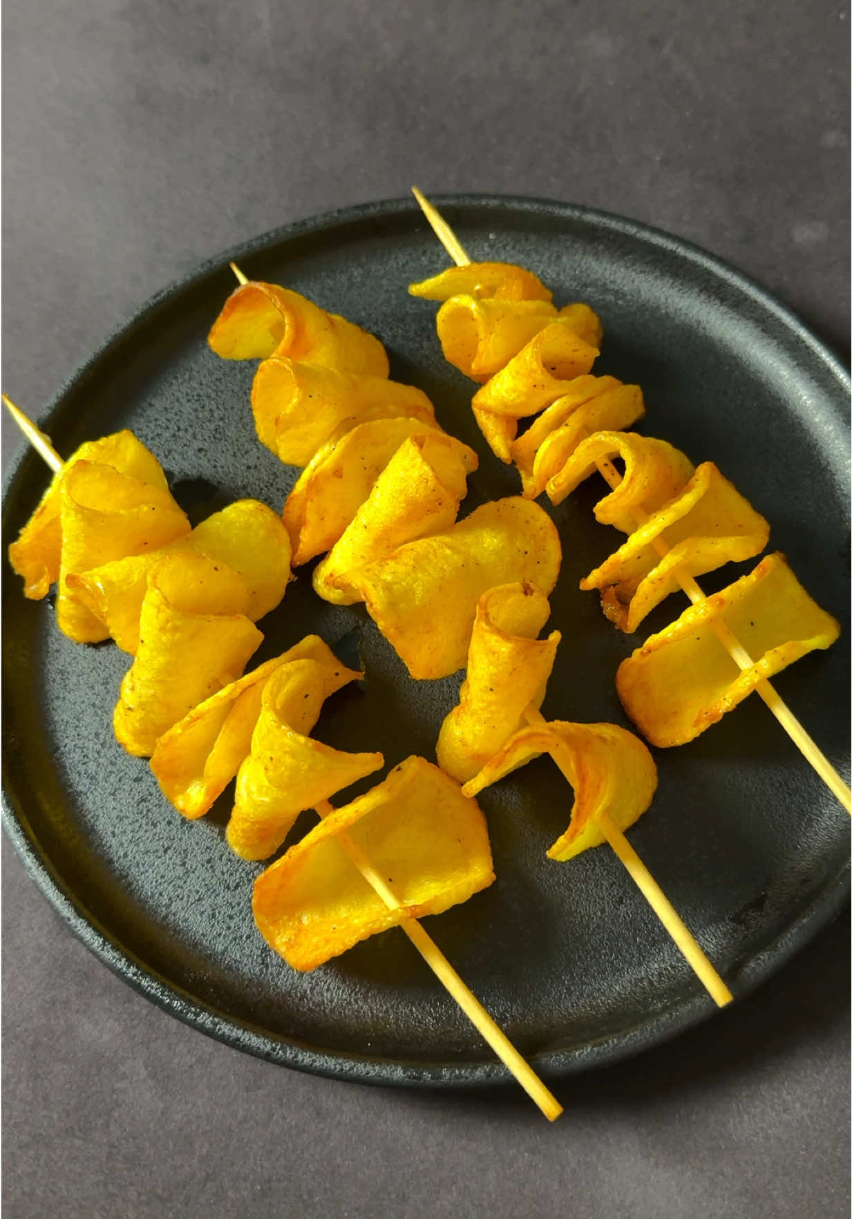 Crispy Skewered Chips, ingredients on my youtybe channel (link in bio) #asmr #asmrcooking #tiktokfood #snack #potato 