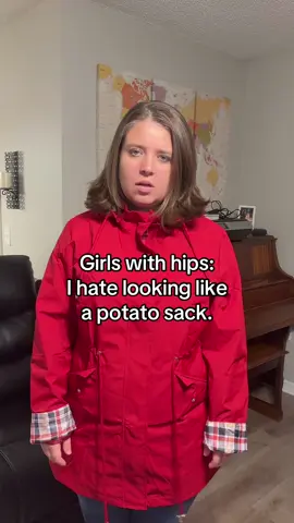 I love a long coat but they rarely work because of my shape… unless there’s drawstrings! #raincoat #plussize #bighips #fallclothes 