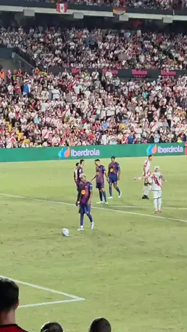 Gol Lamine Yamal en Vallecas 👑 @Lamine Yamal @fcbarcelona @Rayo Vallecano  #fcbarcelona🔵🔴 #barça #rayovallecano #laliga #lamineyamal 