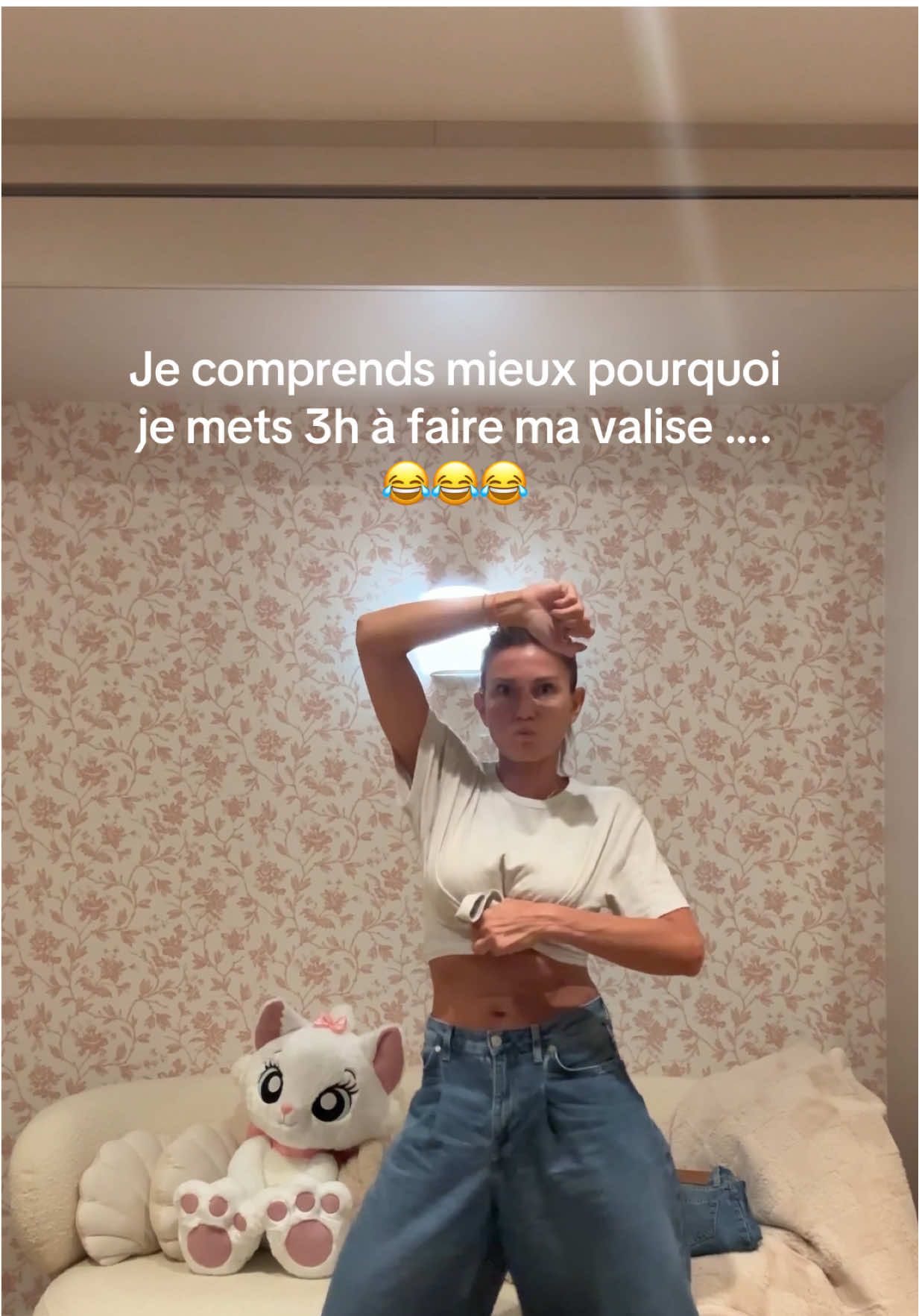 Qui fait des trucs comme ça ? 😂 Rassurez moi svp 😂😂😂 Je perds du temps à faire tout autre chose que ma valise…. #fun #Love 