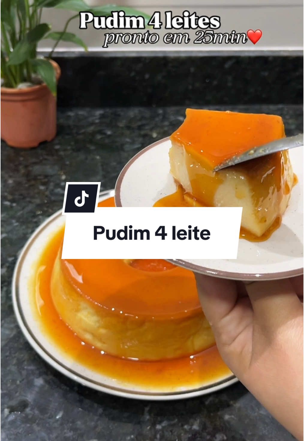 Meu pudim preferido 😍🤤 INGREDIENTES  1 leite condensado  1 creme de leite  A mesma medida de leite condensado de leite  1 xícara de leite em pó  3 ovos  CALDA 1 xícara de açúcar  1/2 xícara de água  Passo a passo no vídeo  . . . . #receitafacil #sobremesa #viraltiktok #pudim #receita #fy 