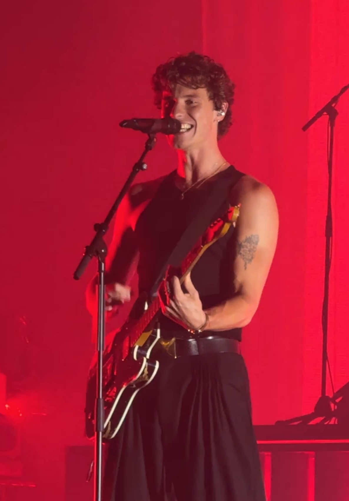 better than he can❤️‍🩹 #treatyoubetter #ontheroadagainmadrid #shawnmendes @Shawn Mendes @ShawnAccess 