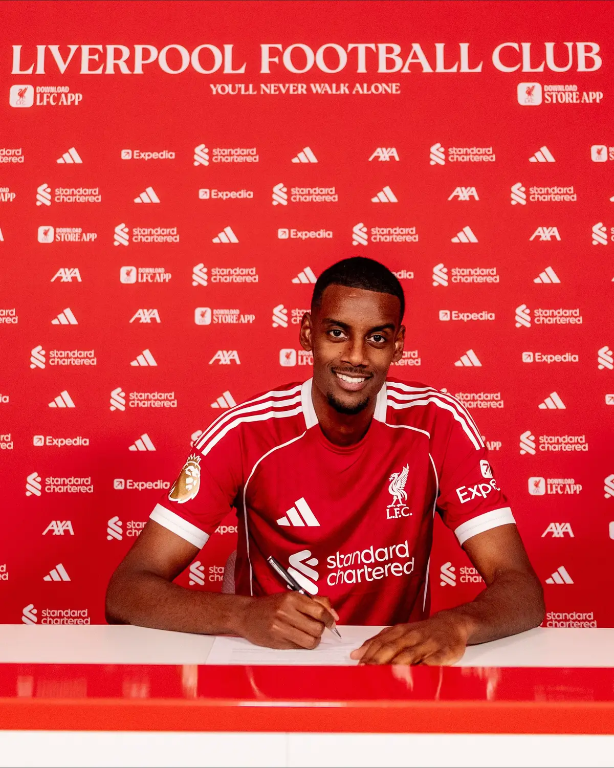 We have completed the transfer of Alexander Isak from Newcastle United on a long-term contract 🙌🔴 #Isak #LFC 
