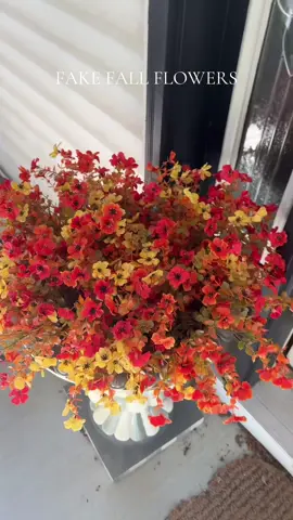 Fake flowers for fall #fakeflowers #fakefallflowers #fallflowers #fallporchdecor #tiktokshoplabordaysale 