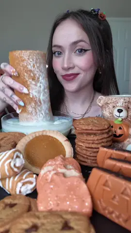 Some bread and milk, would you like?🥐🥛🎃 #milk #bread #fyp #asmr #food 