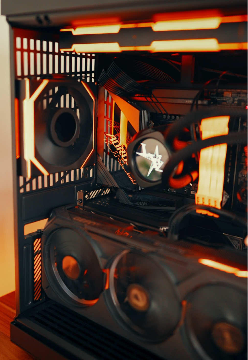 Every Gamer’s dream 🫣🤩 . . . #techtok #pc #laptop #GamingSetup #pcsetup @lyztech 🤍 