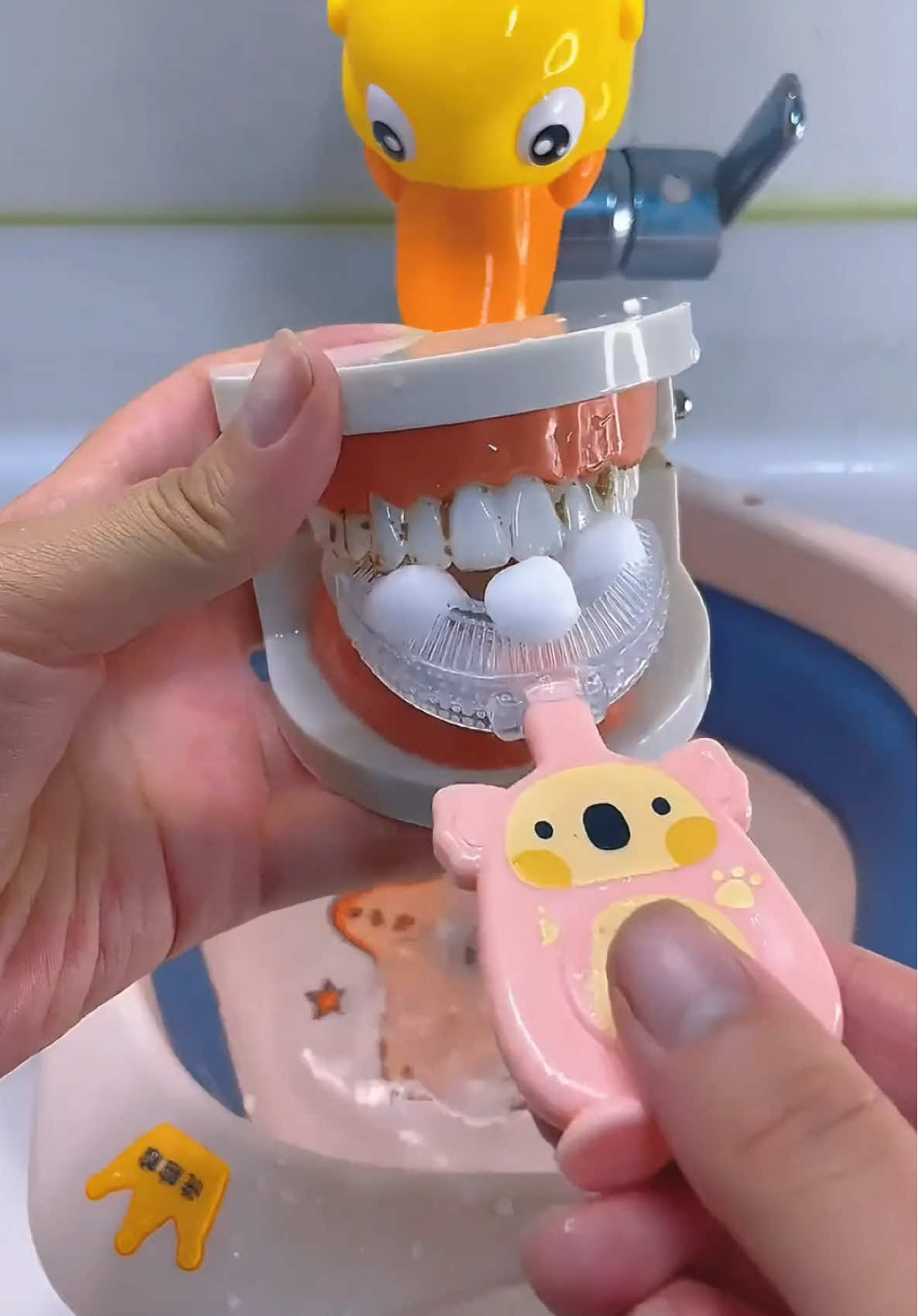 Escova em U para dente das crianças