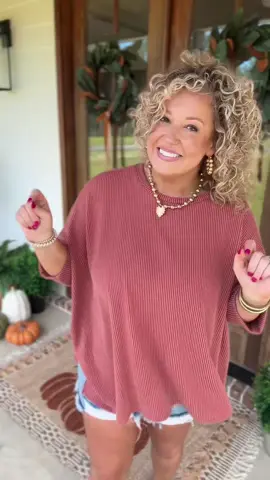 The perfect oversized top! #oversizedshirt #flowy #ribbed 