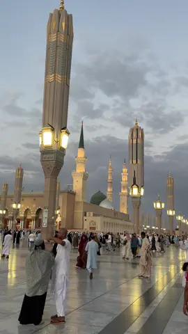 💞جشن آمد رسولﷺ ۔۔۔۔ اللہ اللہ 💞 ‏🪶‏‏ ‏وَ تَجَلَّــتِ الْأَنْــوَارُ مِــنْ كُلِّ الْـجِهَات               فَوَقْــتُ مِــيْلَادِ الْــمُشَفَّعِ حَـانَا      وقُبَيْـلَ فَجْـرٍ أَبْـرَزَتْ شَمْـسَ الْهُـدَى               ظَهَــرَ الْــحَبِيْبُ مُــكَرَّمًا وَ مُصَـانَا 💞 سحر کا وقت تھا معصوم کلیاں مسکراتی تھیں ‏ہوائیں خیر مقدم کے ترانے گنگناتی تھیں ‏ابھی جبرئیل اترے بھی نہ تھے کعبے کے ممبر سے ‏کہ اتنے میں صدا آئی یہ عبدُاللہ کے گھر سے ‏مبارک ہو شاہِ ہر دوسرا تشریف لے آئے ‏مبارک ہو محمد مصطفٰی ﷺ  تشریف لے آئے💞 *لائے کوئی مثال رسول کریم کی؟*                             ❤ﷺ❤️ 🌷‏اللهم صَل وسلم وزد وبارك على خير مولود سعد السعود نفحة المسك والعود سيد كل موجود النبي الأمي الهاشمي العربي سيدنا محمد الحامد المحمود وعلى آل بيته وصحبہ اهل الكرم والجود 🌷۔  ✨#1500sala_jashana_weladat♥️ #creatorsearchinsights #rabiulawalmadina #madinasharif 