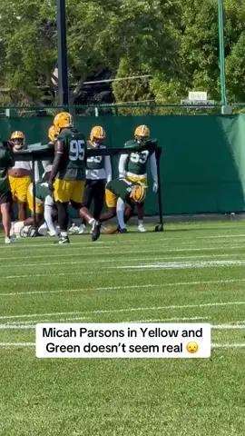 Micah Parsons first practice as a Green Bay Packer 🏈 @pardonmytake (via:Kyle Malzhan / WFRV-TV/X) 